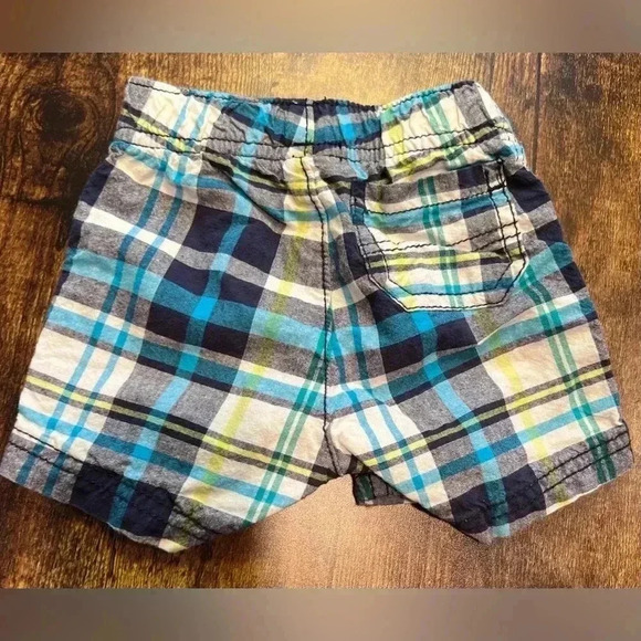 SET: Old Navy & Carter’s | 4- pairs of baby boy shorts. Size: 6-12M - Picture 7 of 14